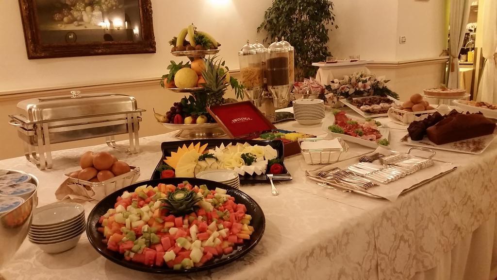Hotel Villa Degli Angeli Castel Gandolfo Esterno foto