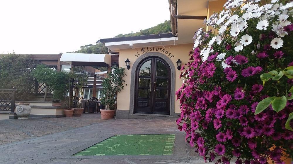 Hotel Villa Degli Angeli Castel Gandolfo Esterno foto