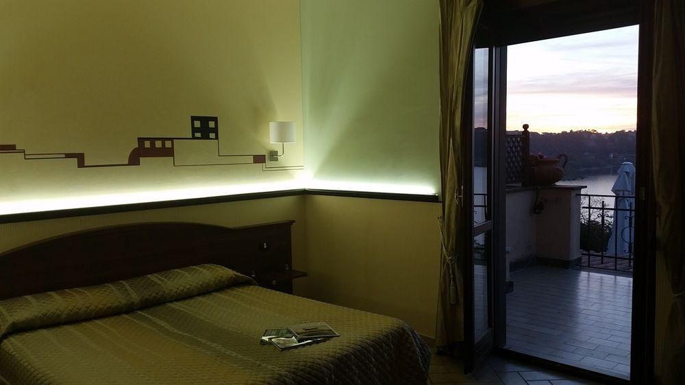 Hotel Villa Degli Angeli Castel Gandolfo Esterno foto