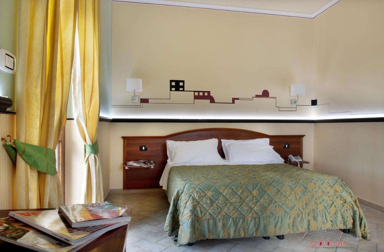 Hotel Villa Degli Angeli Castel Gandolfo Esterno foto